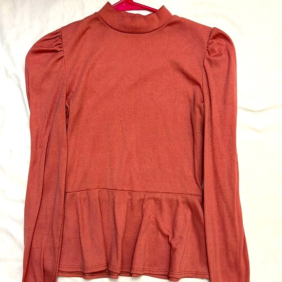 Cute top - Picture 1 of 1